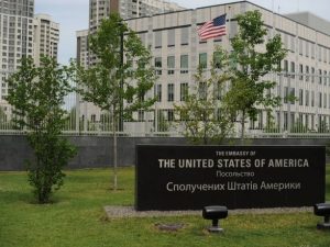 В посольстве США пока не рассматривают вопрос об эвакуации американского правительственного персонала или граждан из Украины