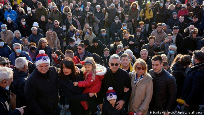 Акция в поддержку Джоковича в Белграде. На переднем плане - родители звезды мирового тенниса