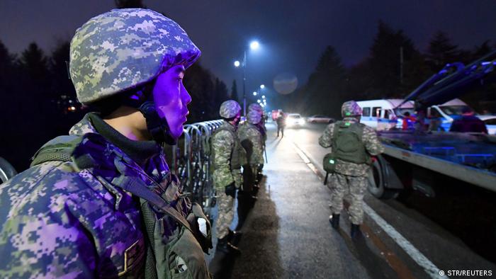 Военные в центре Алма-Аты 