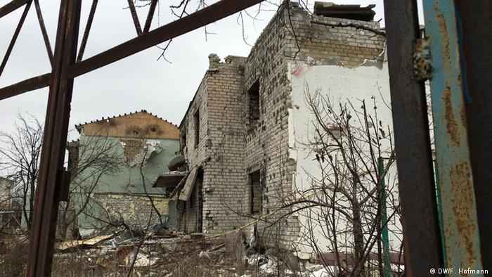 Развалины дома на линии фронта