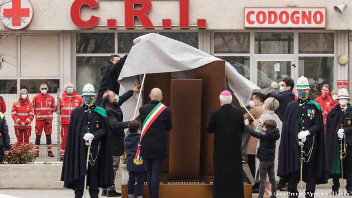 Памятник жертвам коронавируса в итальянском городе Кодоньо