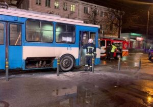 В Ровно загорелся троллейбус с пассажирами