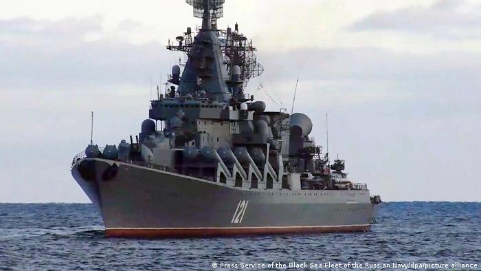 Крейсер Москва у берегов Крыма в начале февраля 2022 года. Флагман Черноморского флота, участвовавший в военной операции РФ против Украины, затонул 14 апреля. 