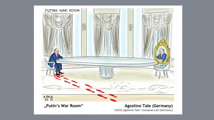 Путин сидит на длинным столом, а напротив него зеркало с его отражением.