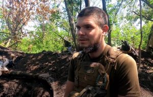 На Харківщині українські армійці нищать окупантів і змушують їх тікати