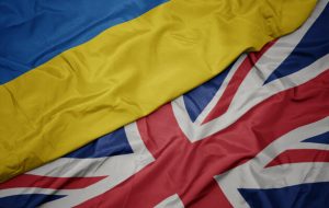 Великобритания поможет Украине с финансированием зарплат чиновников, школ и больниц
