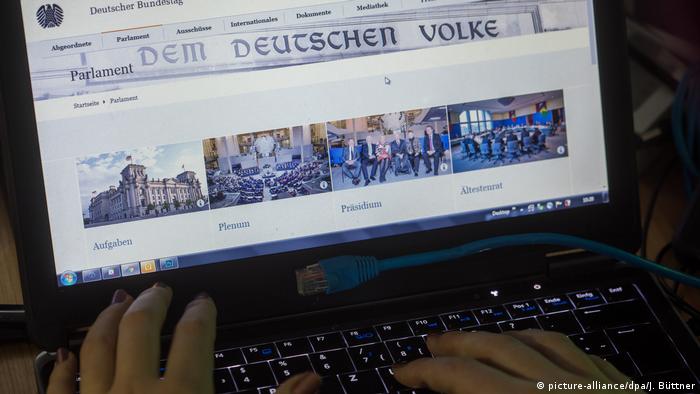 Интернет-страница немецкого бундестага на компьютере
