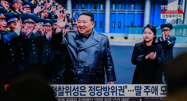 Ким Чен Ын назвал Южную Корею законной целью